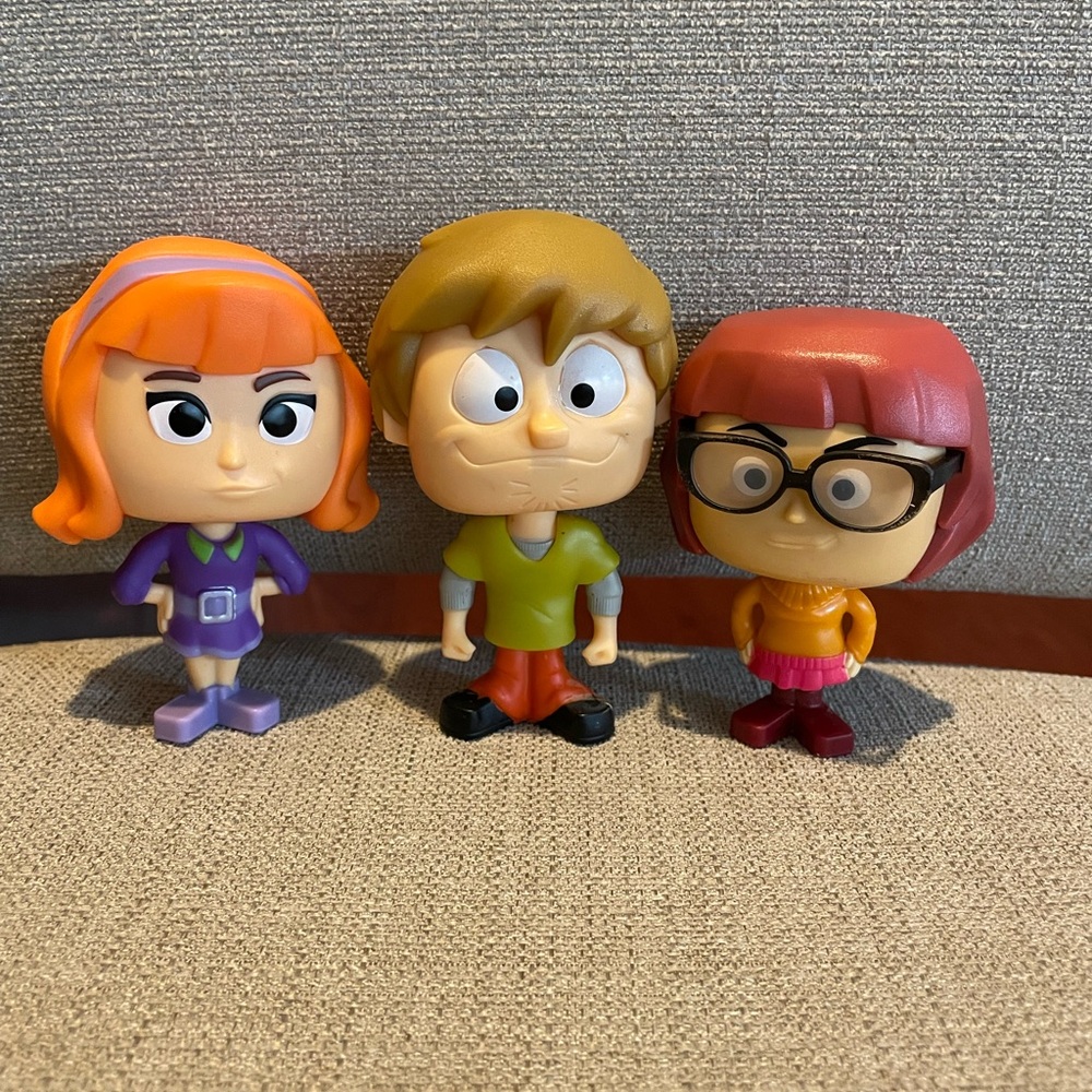 Shaggy,Daphne and Velma from Scooby doo bobble heads - Picture 2 of 2